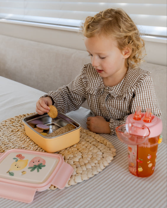 Sparkling fruits drinking bottle