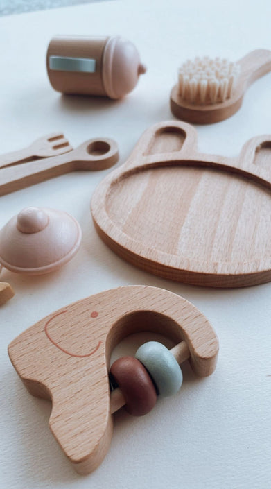 Wooden baby feeding set