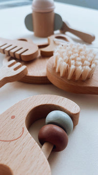Wooden baby feeding set