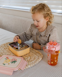 Sparkling fruits drinking bottle